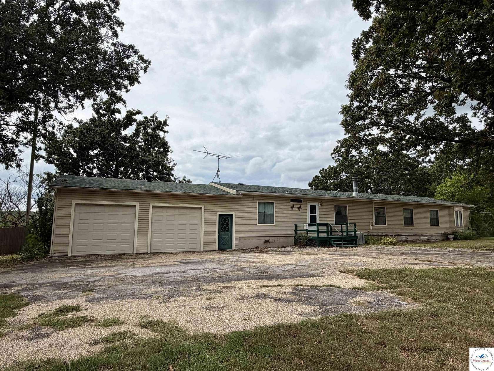 13.8 Acres of Land with Home for Sale in Warsaw, Missouri