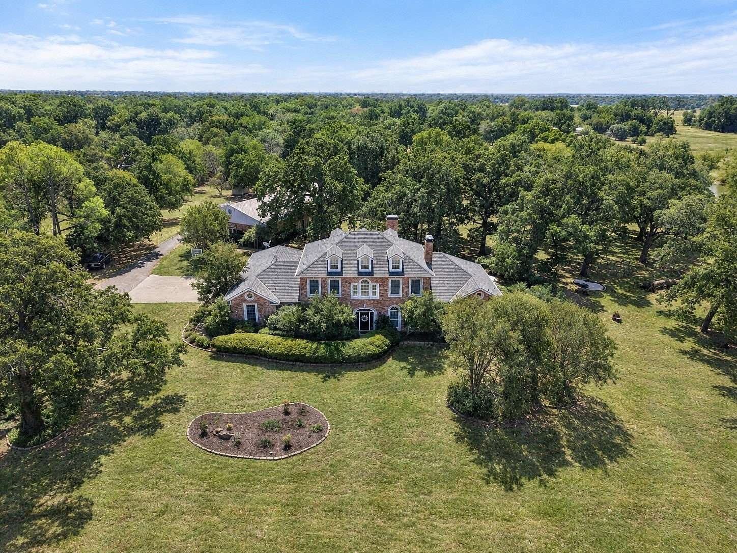189 Acres of Land with Home for Sale in Corsicana, Texas