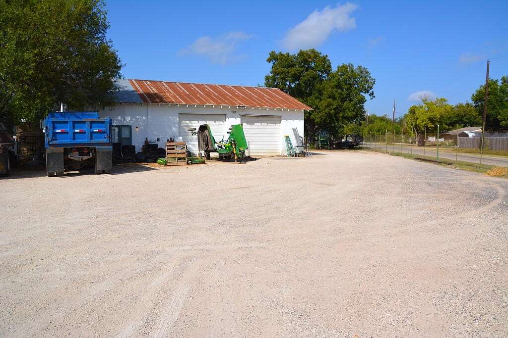 5 Acres of Improved Mixed-Use Land for Sale in Ingram, Texas