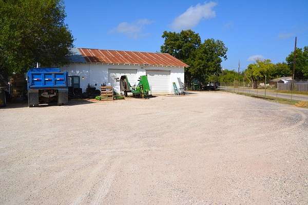 5 Acres of Improved Mixed-Use Land for Sale in Ingram, Texas