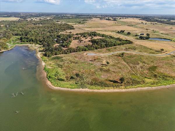 2.33 Acres of Residential Land for Sale in Corsicana, Texas