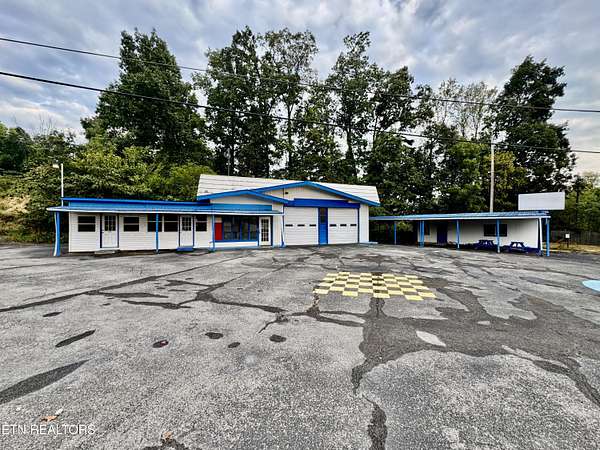 1.52 Acres of Improved Mixed-Use Land for Auction in Knoxville, Tennessee