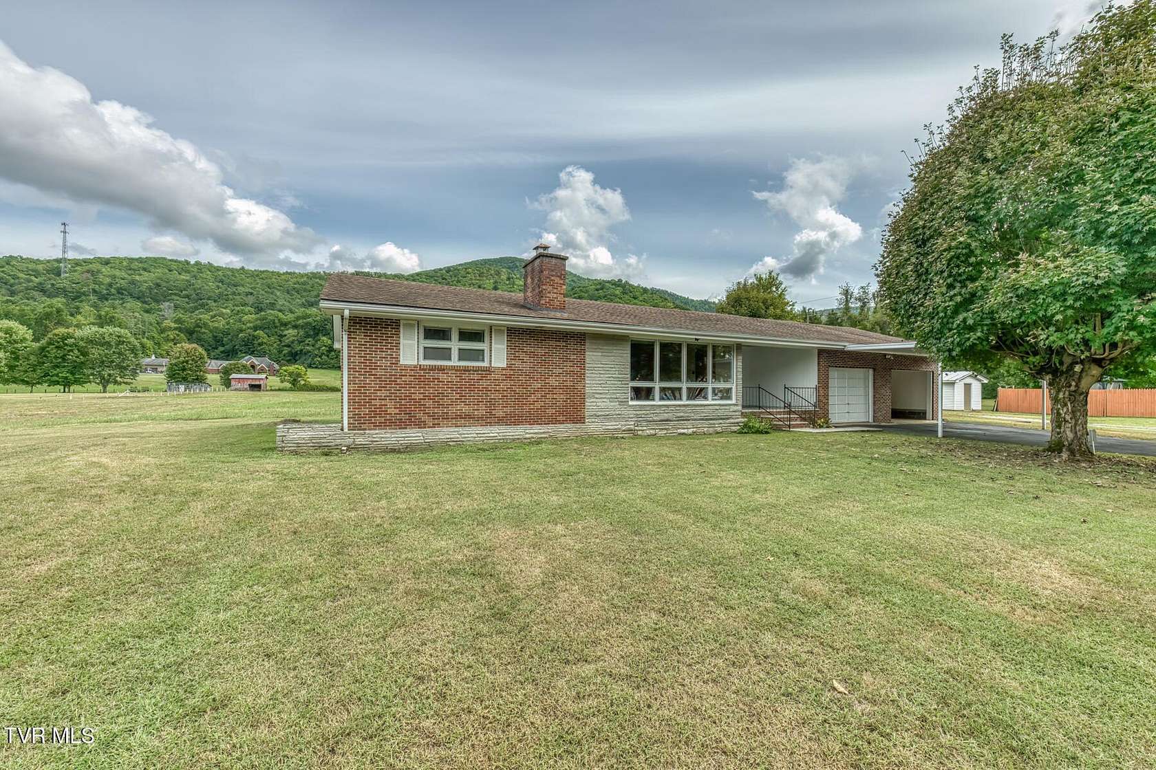 3.75 Acres of Land with Home for Lease in Hampton, Tennessee