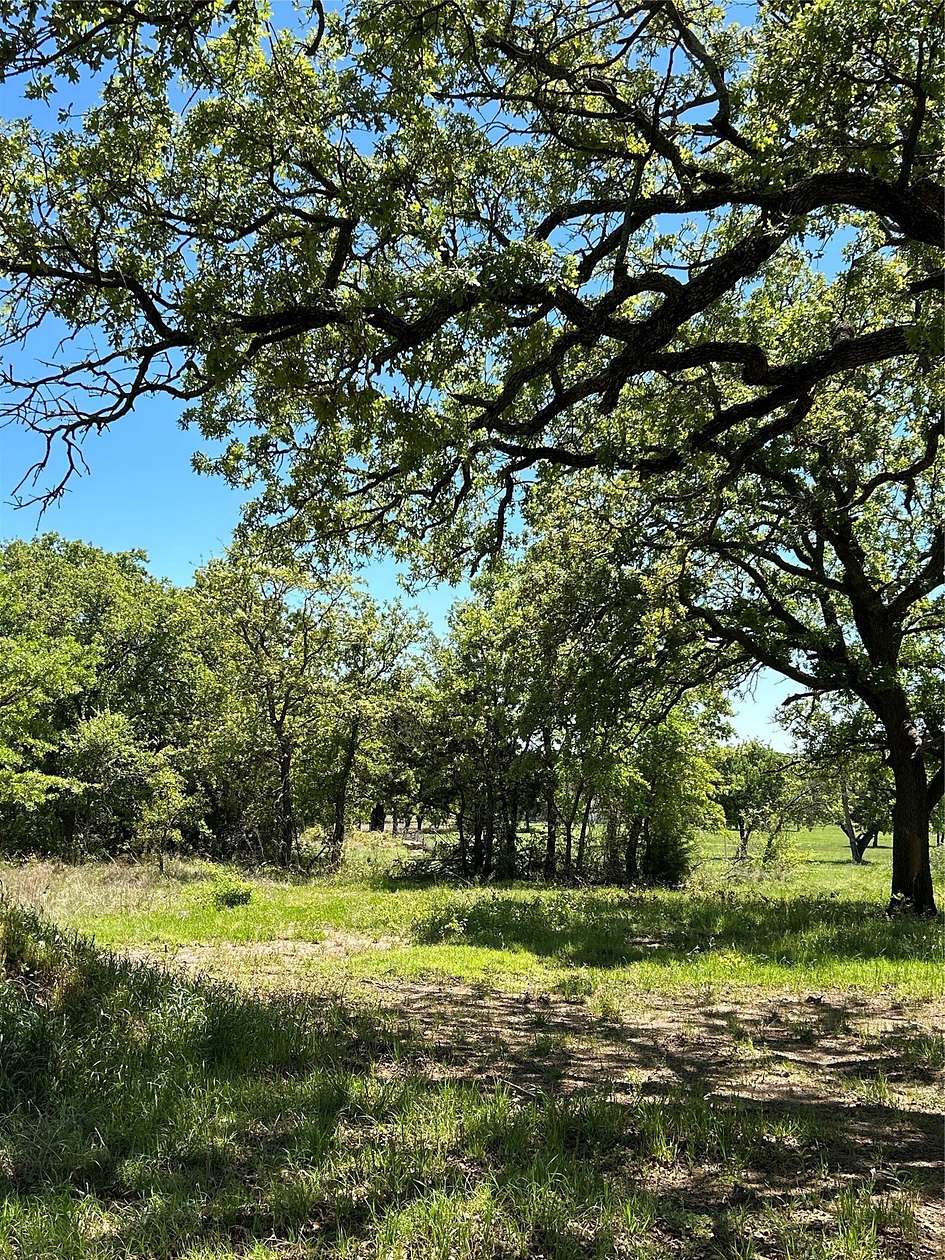 2 Acres of Residential Land for Sale in Bowie, Texas
