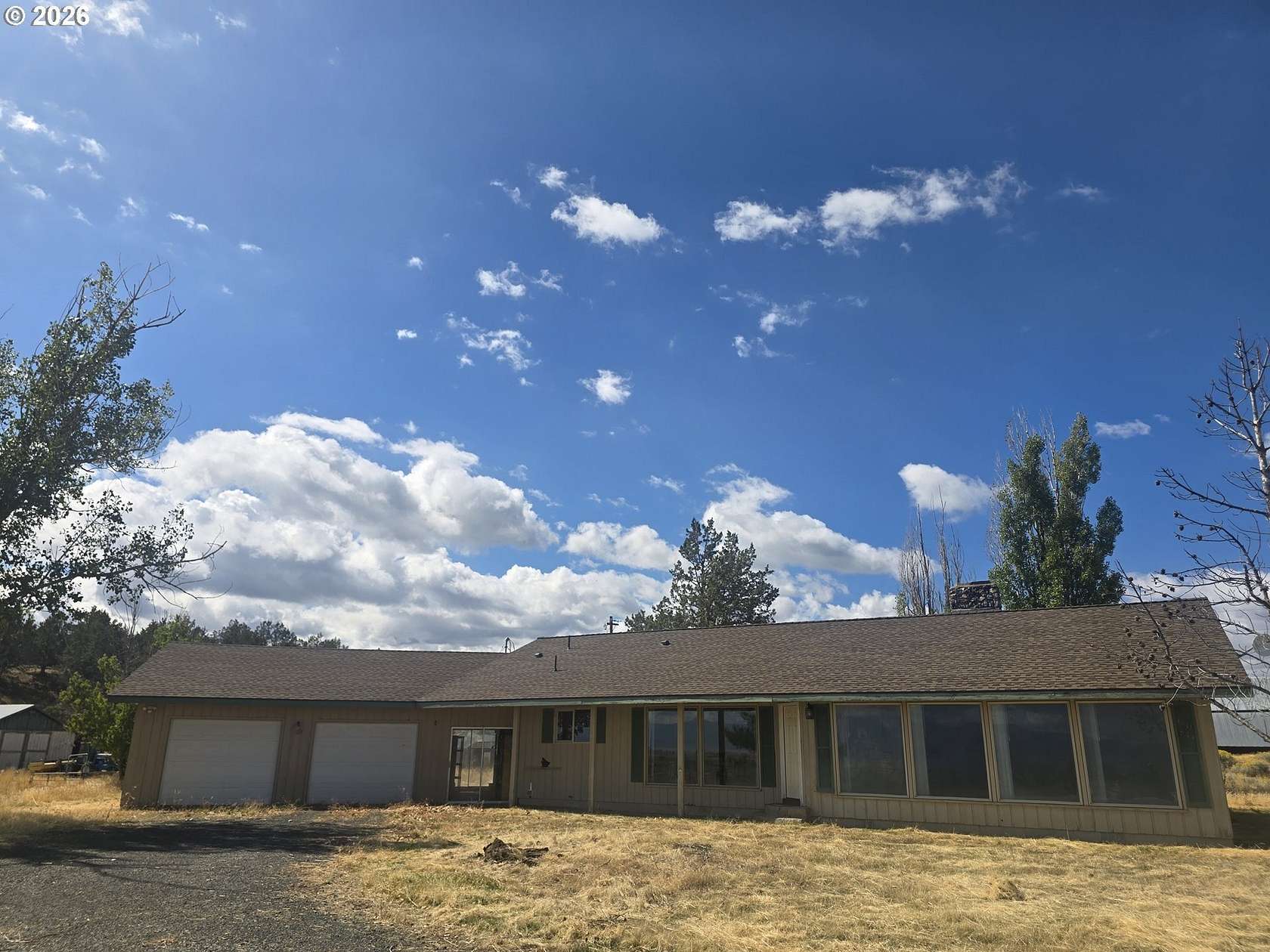 1,325 Acres of Agricultural Land with Home for Sale in Lakeview, Oregon