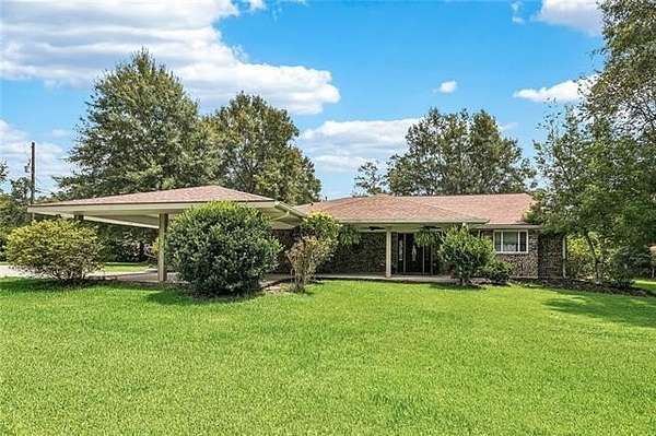 4.4 Acres of Land with Home for Sale in Ponchatoula, Louisiana