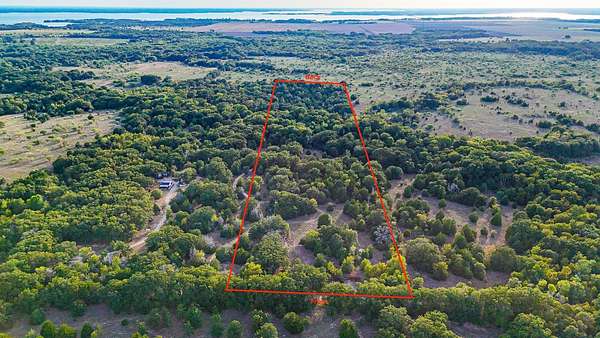13.1 Acres of Recreational & Residential Land for Sale in Kerens, Texas