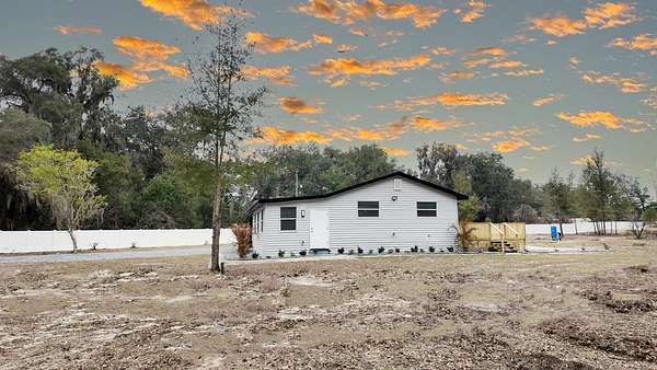 6.55 Acres of Land with Home for Lease in Citra, Florida