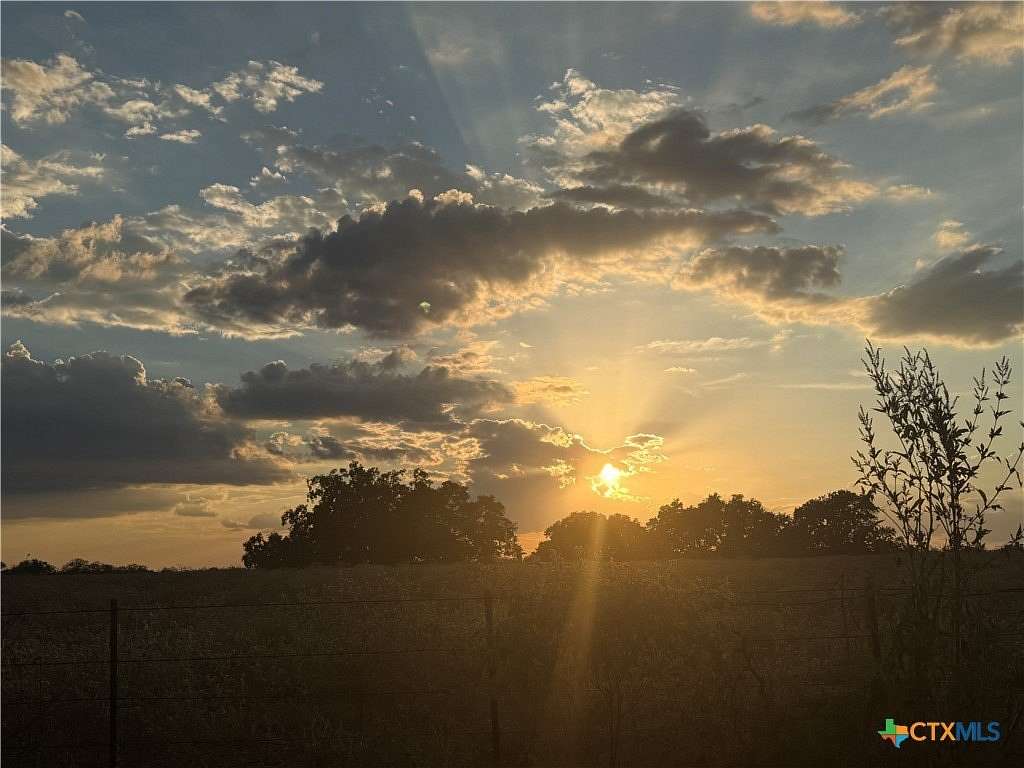 11 Acres of Land for Sale in Stockdale, Texas