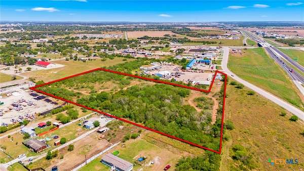 10 Acres of Land for Sale in Victoria, Texas