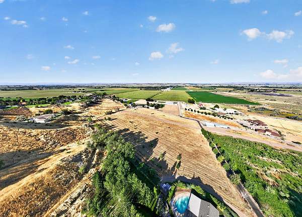 27 Acres of Agricultural & Residential Land for Sale in Fruitland, Idaho