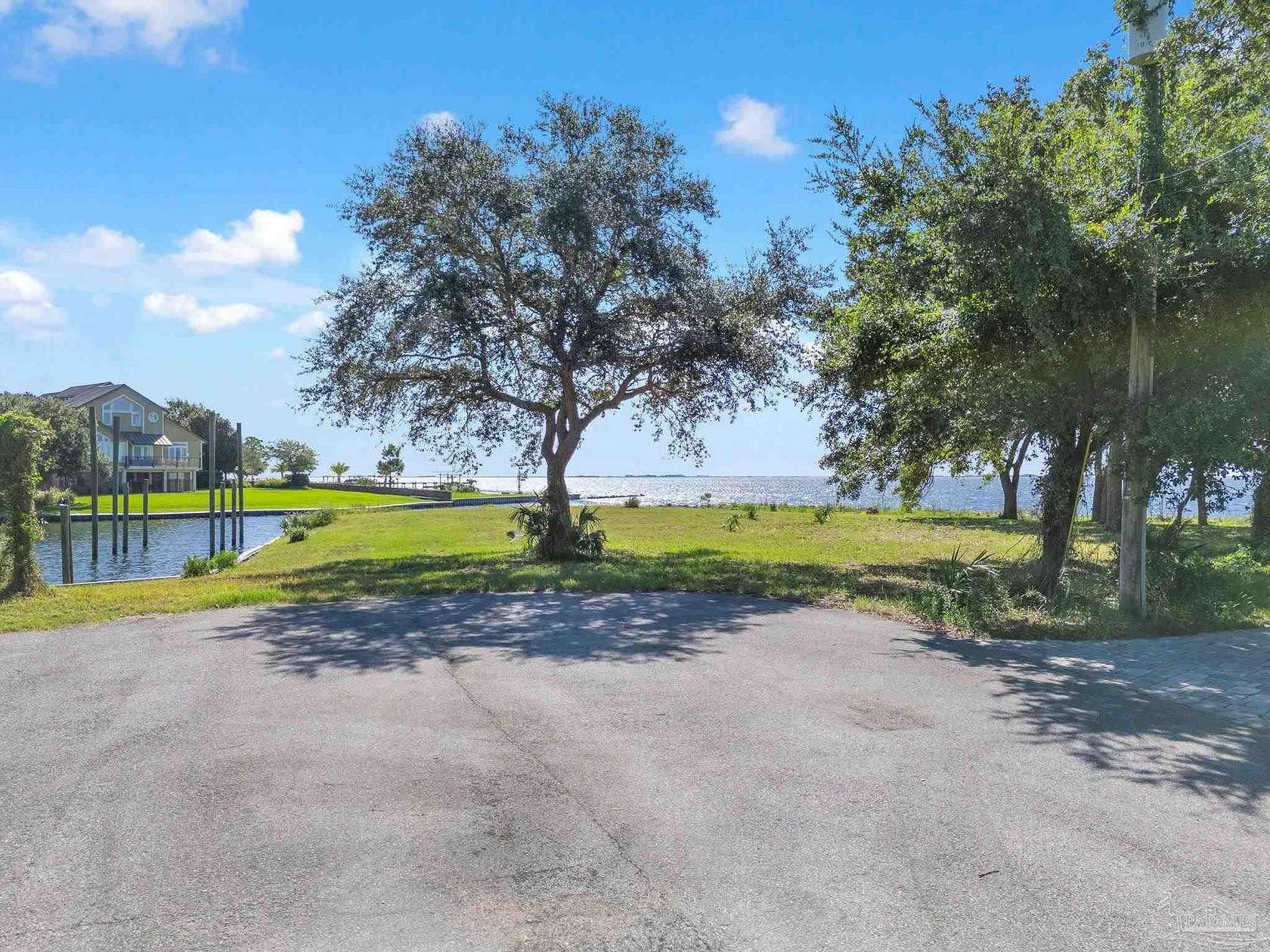 0.89 Acres of Residential Land for Sale in Gulf Breeze, Florida