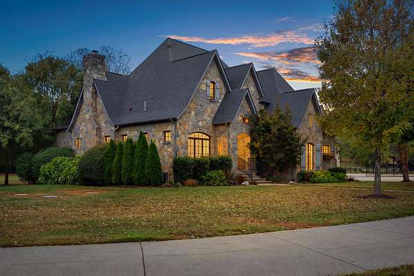 5.5 Acres of Land with Home for Sale in Franklin, Tennessee