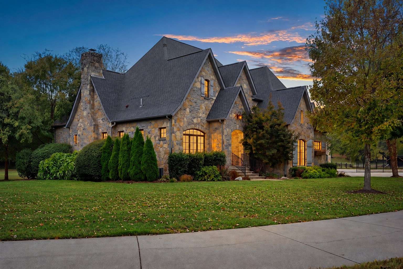 12 Acres of Land with Home for Sale in Franklin, Tennessee