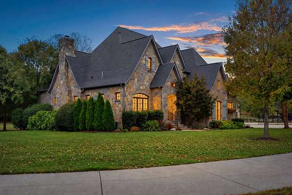 12 Acres of Land with Home for Sale in Franklin, Tennessee