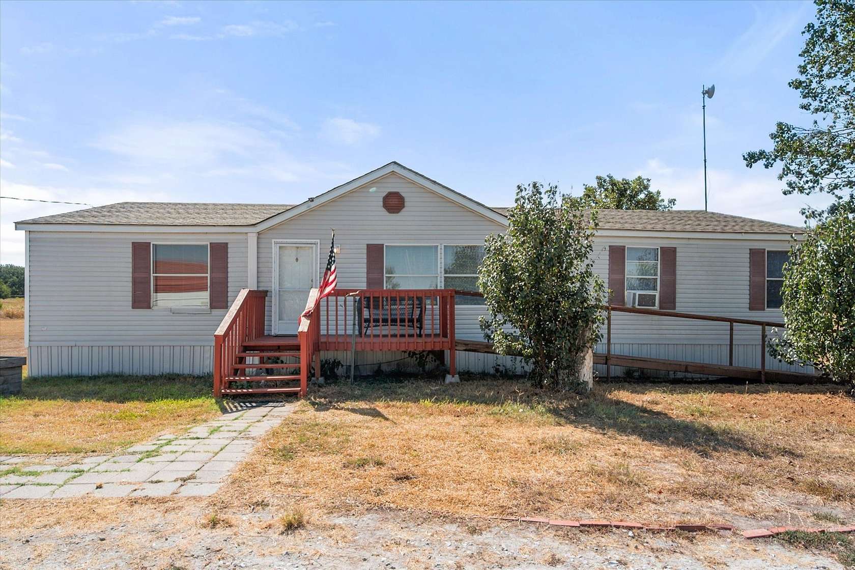 20 Acres of Recreational Land with Home for Sale in Barry, Texas