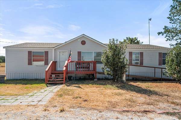 20 Acres of Recreational Land with Home for Sale in Barry, Texas