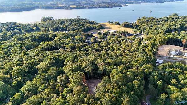 7 Acres of Residential Land for Sale in Guntersville, Alabama