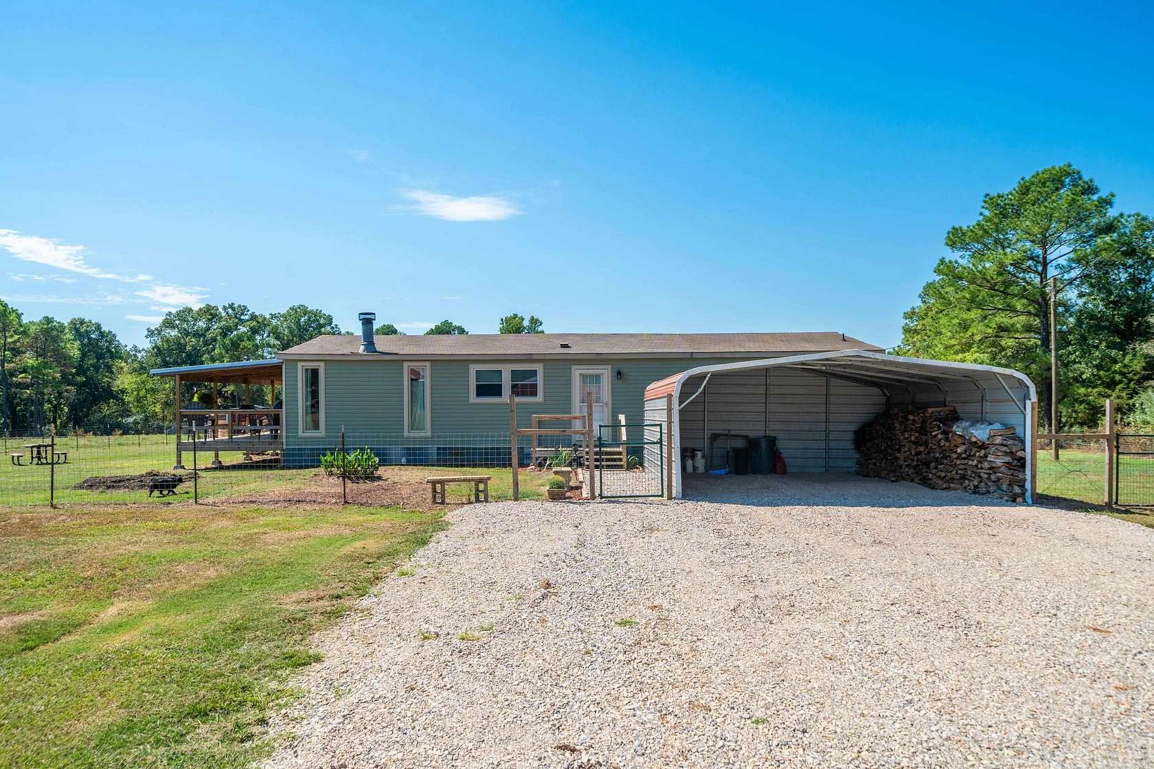 1.5 Acres of Land with Home for Sale in Bismarck, Arkansas