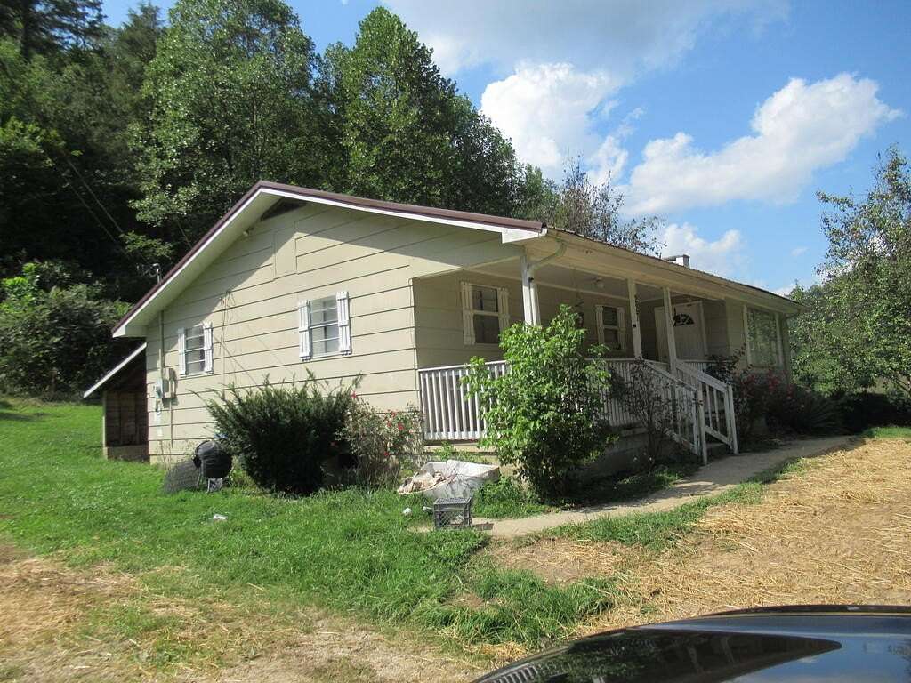 26 Acres of Land with Home for Sale in Staffordsville, Kentucky