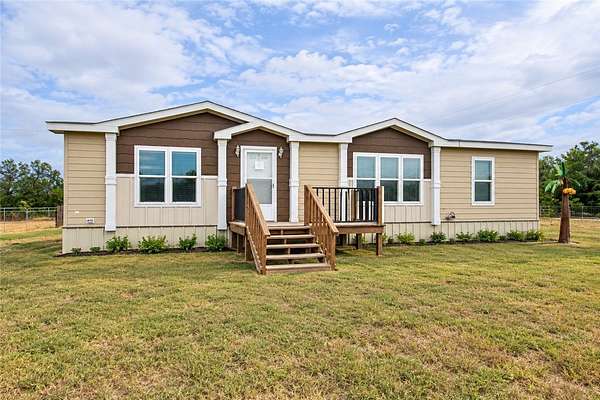 1.89 Acres of Land with Home for Sale in Three Rivers, Texas