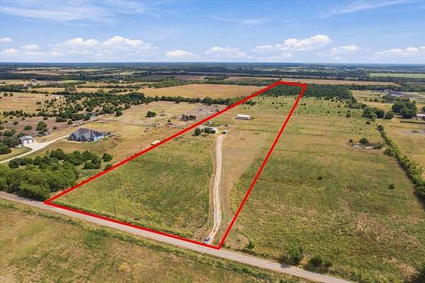 16.9 Acres of Land with Home for Sale in Greenville, Texas