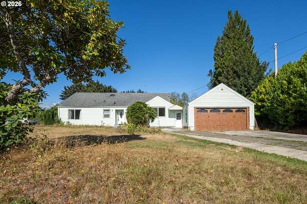 1.7 Acres of Land with Home for Sale in Astoria, Oregon