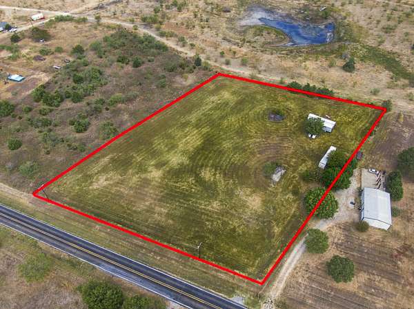 3 Acres of Residential Land for Sale in Ennis, Texas