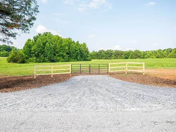 5 Acres of Land for Sale in Gray Court, South Carolina