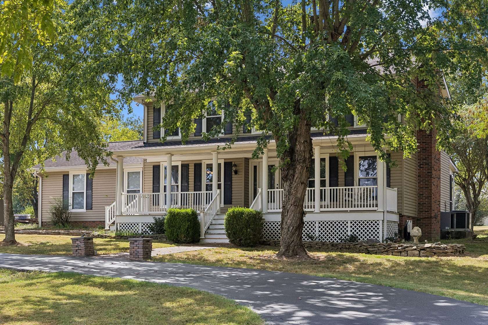 3.23 Acres of Land with Home for Sale in Gallatin, Tennessee