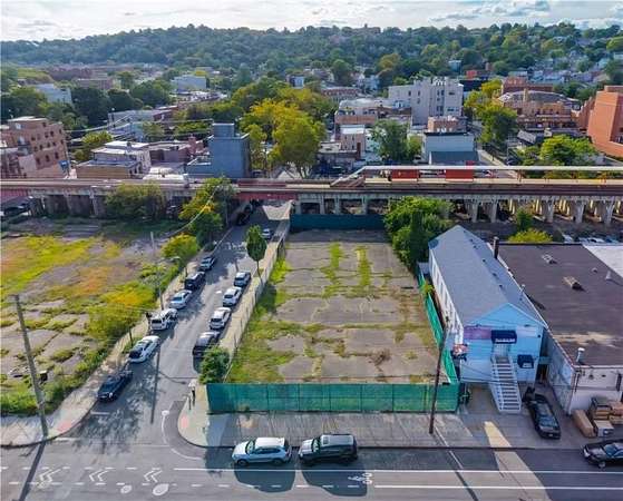 0.31 Acres of Mixed-Use Land for Sale in Staten Island, New York