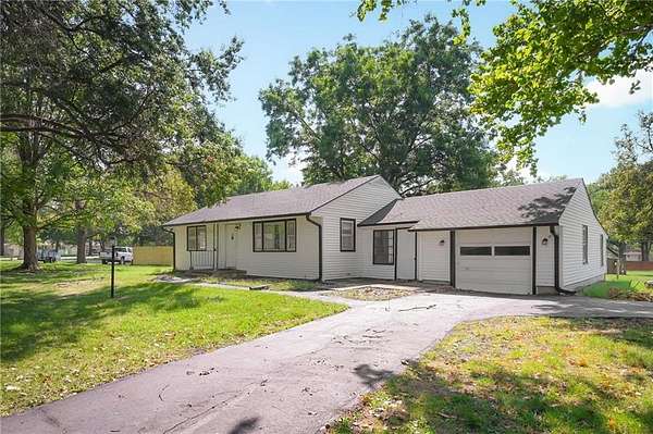 0.82 Acres of Residential Land for Sale in Lee's Summit, Missouri