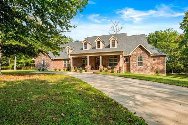 1.12 Acres of Land with Home for Sale in London, Kentucky