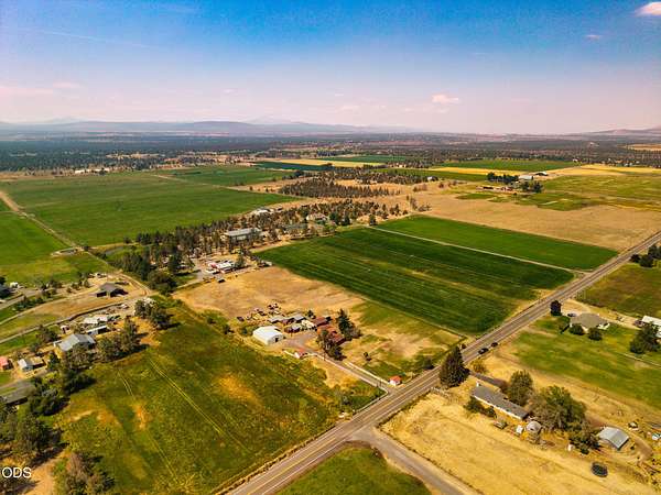 4.77 Acres of Land with Home for Sale in Terrebonne, Oregon