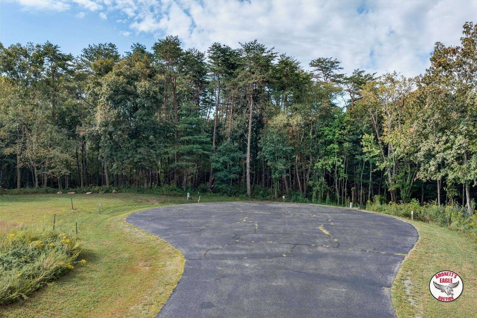 0.84 Acres of Residential Land for Auction in Crossville, Tennessee