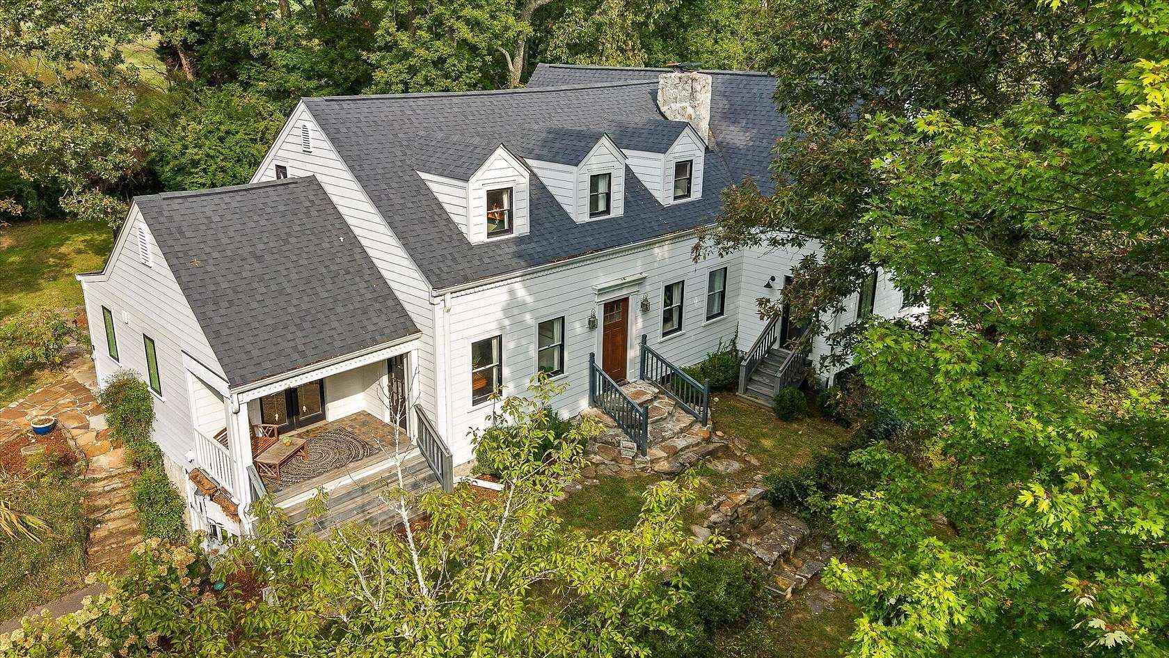 1.5 Acres of Land with Home for Sale in Lookout Mountain, Georgia