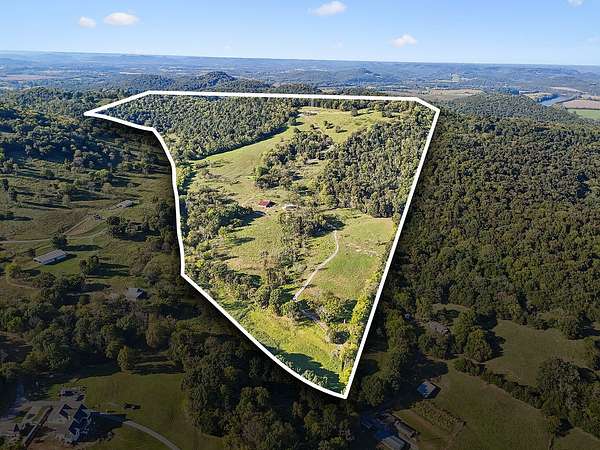 128 Acres of Improved Land for Sale in Carthage, Tennessee