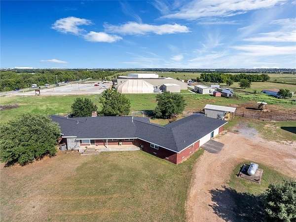 4 Acres of Land with Home for Lease in Fort Worth, Texas