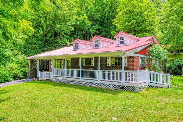 1.53 Acres of Land with Home for Sale in Vansant, Virginia