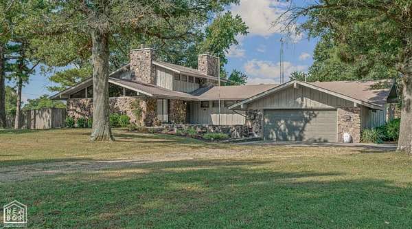 5.34 Acres of Land with Home for Sale in Blytheville, Arkansas
