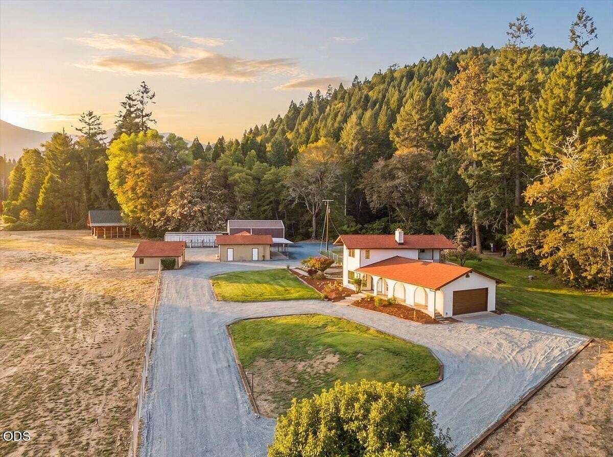 12.6 Acres of Land with Home for Sale in Grants Pass, Oregon
