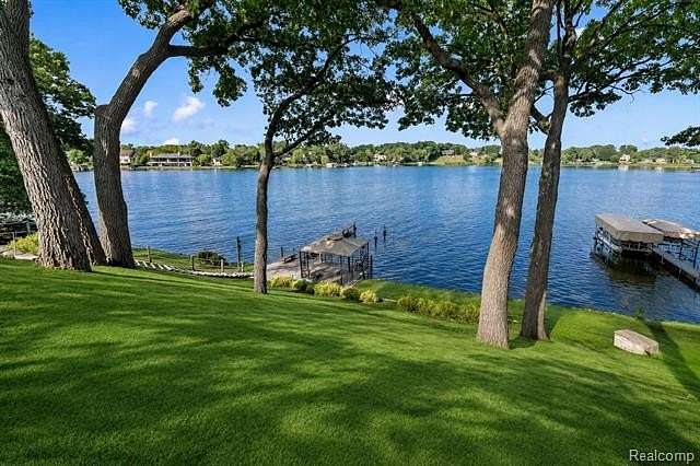 0.41 Acres of Residential Land for Sale in Bloomfield Hills, Michigan