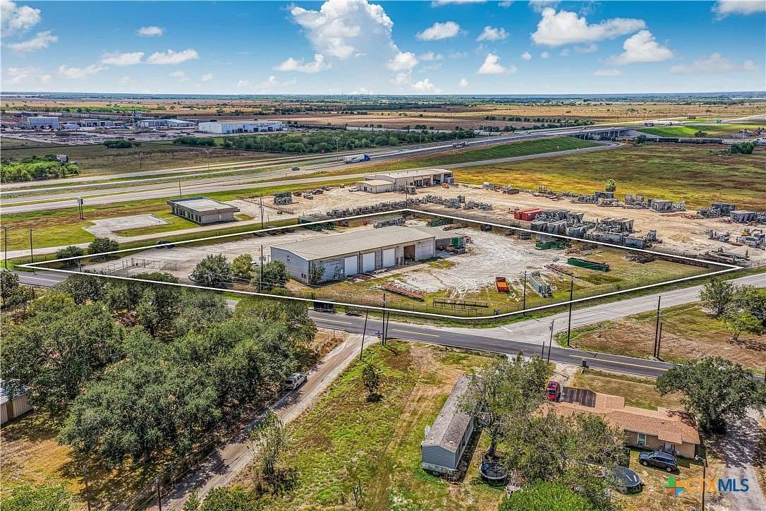 3 Acres of Improved Commercial Land for Sale in Victoria, Texas