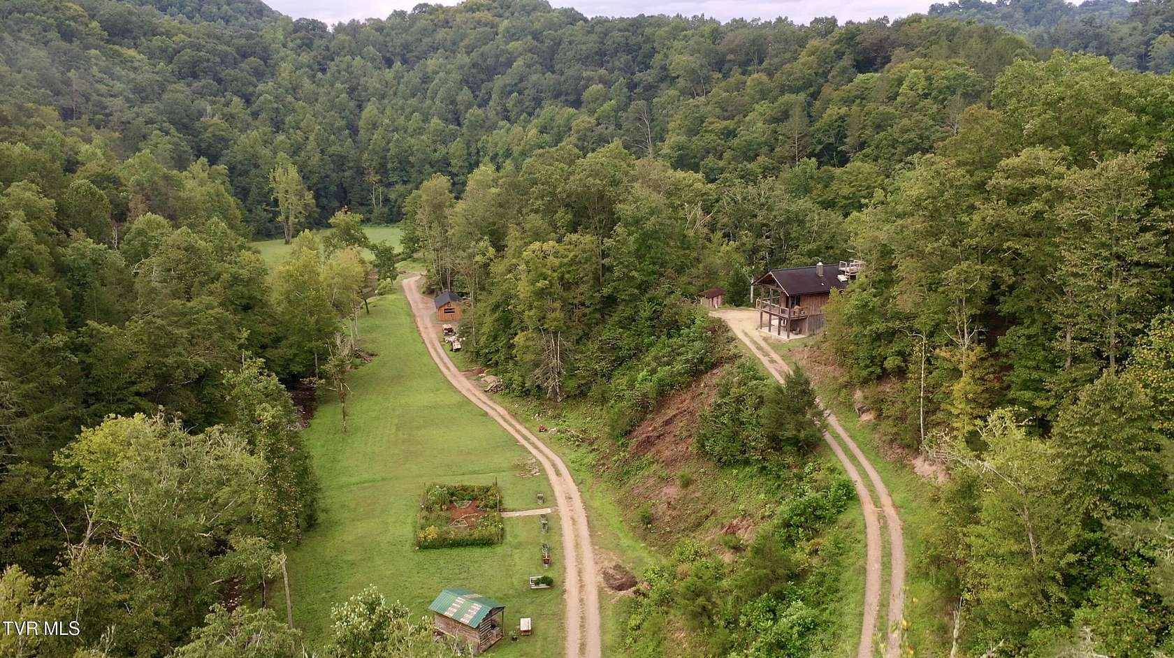 565 Acres of Land with Home for Sale in Surgoinsville, Tennessee