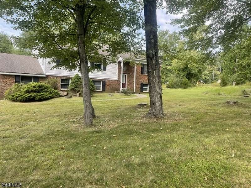 1.5 Acres of Land with Home for Lease in Warren Township, New Jersey