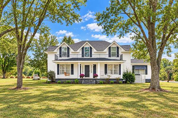 27 Acres of Land with Home for Sale in Taft, Tennessee
