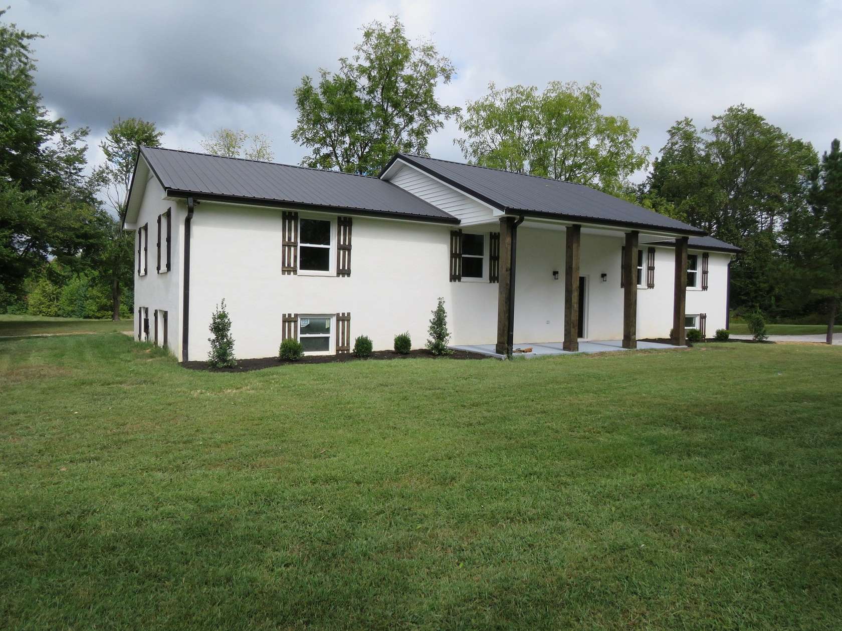 11.9 Acres of Land with Home for Sale in Bethpage, Tennessee