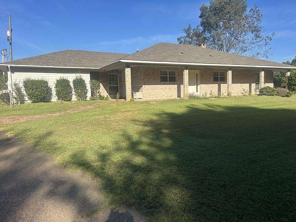 28 Acres of Land with Home for Sale in Raleigh, Mississippi