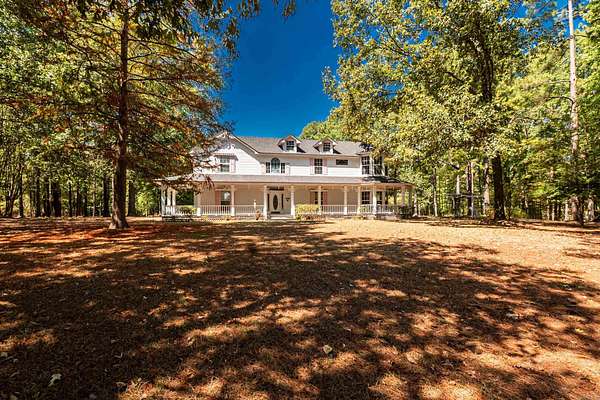 20.8 Acres of Land with Home for Sale in El Dorado, Arkansas