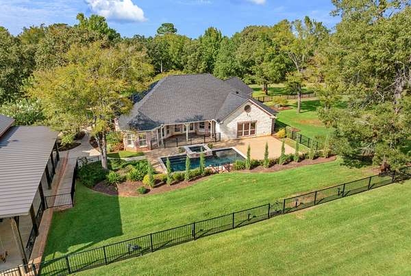 7.46 Acres of Land with Home for Sale in Jacksonville, Texas